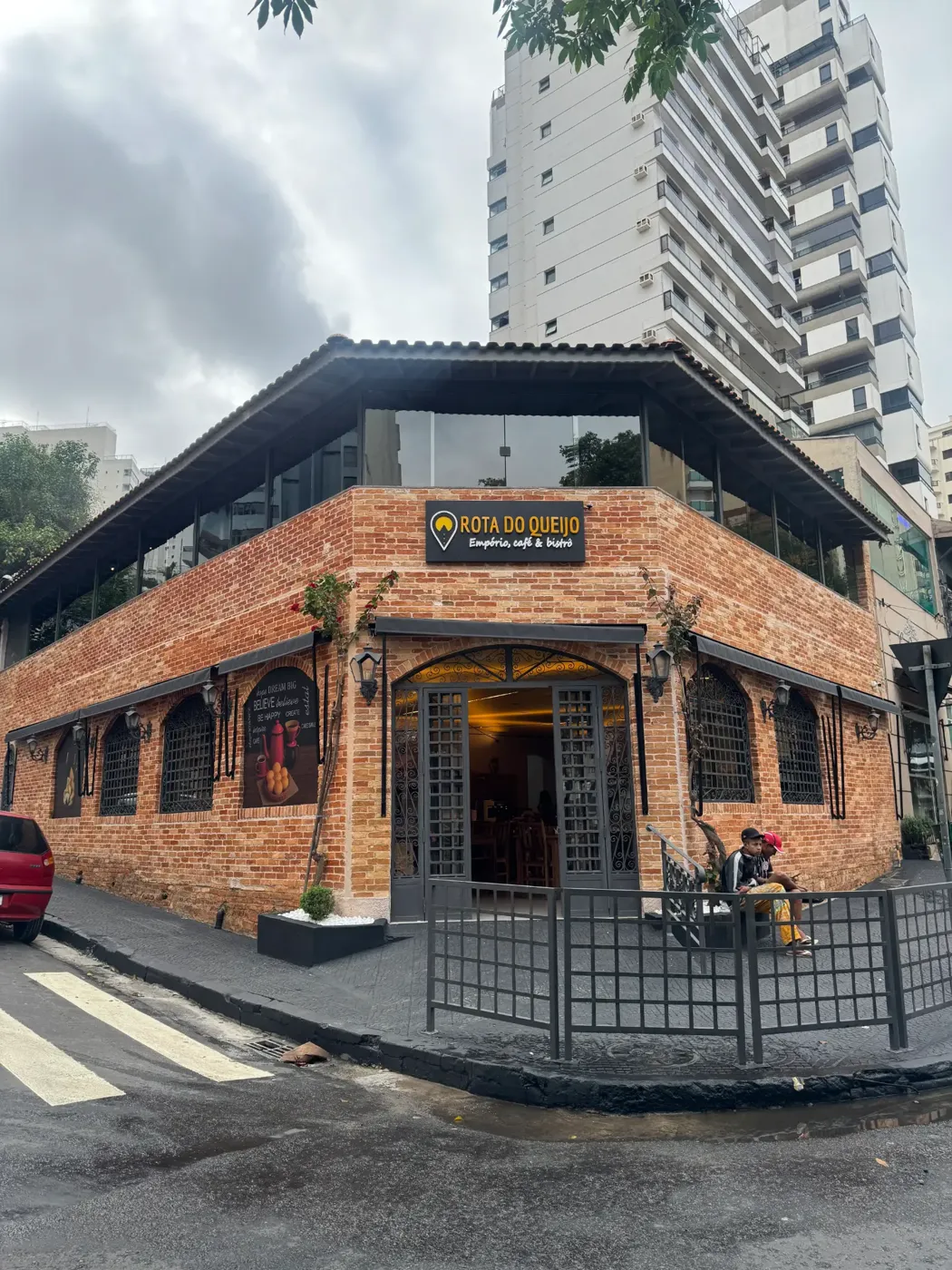 Fachada do Empório Rota do Queijo